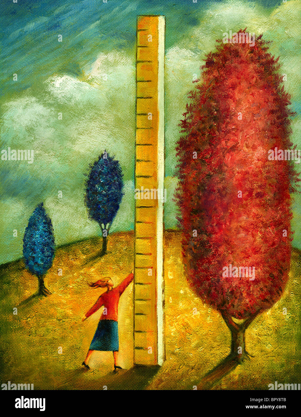 Eine Frau, die einen Baum mit einem Lineal messen Stockfoto