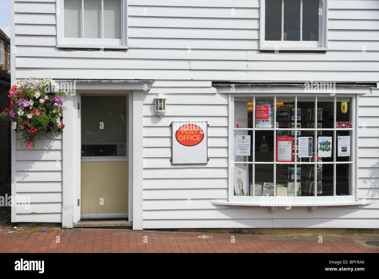 Das Clap Board Postamt an Winchelsea, East Sussex, England. Stockfoto