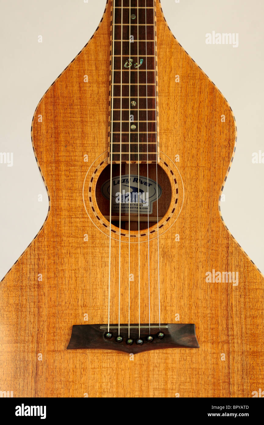 Einer speziell angefertigten Lazy River Weissenborn-electric Slide-Gitarre gebaut von Rance White für Adam Gough Stockfoto