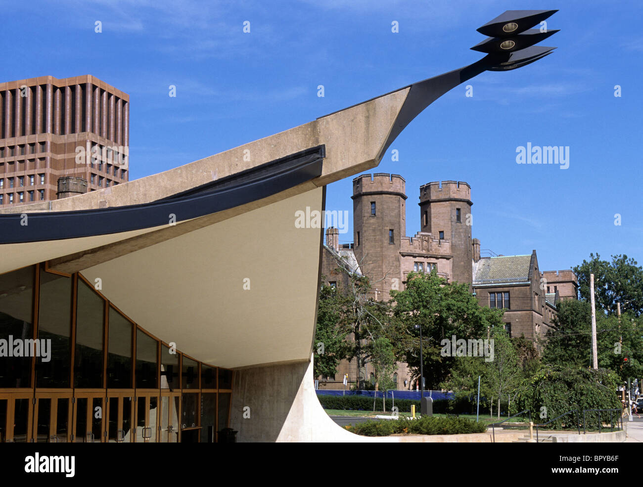 Yale University Ingalls Rink und Sportarena. Der Yale-Wal. Eero Saarinen Architekt. Osborn Memorial Laboratories. Schulgelände der Ivy League. USA Stockfoto