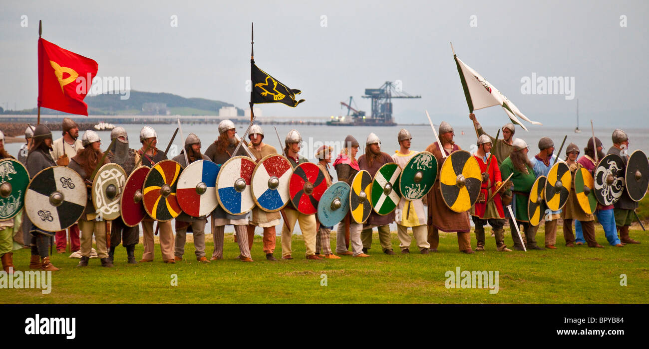 Schottische Armee Linien für eine historische Nachstellung der Schlacht von Largs (1263).  Viking Festival, 2010 Stockfoto