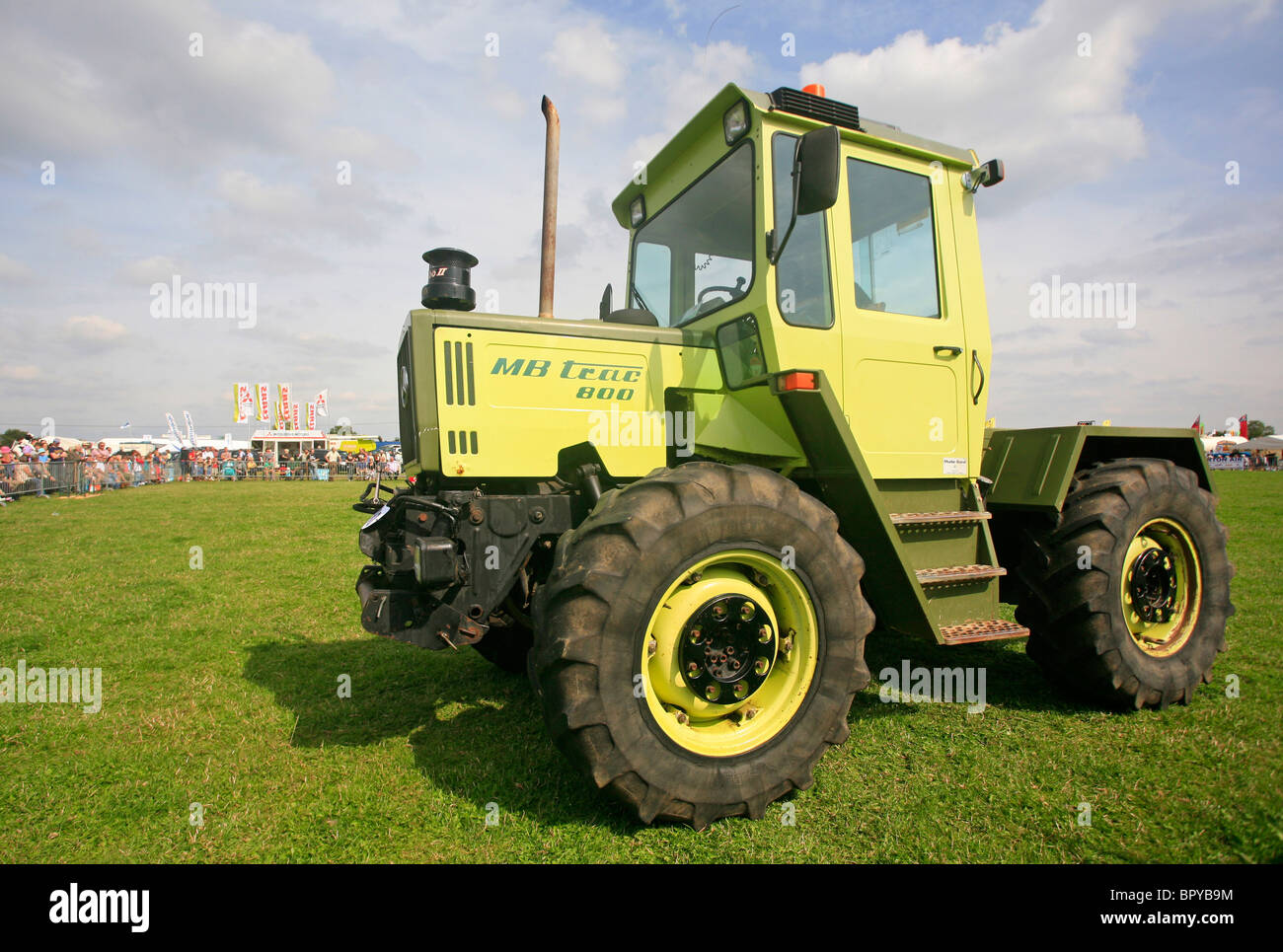 MB Trac 800 Oldtimer-Traktor Stockfoto