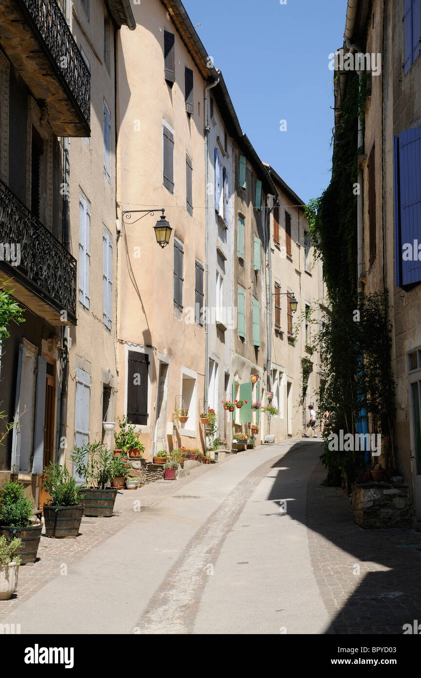 Gasse in der Innenstadt von Olargues ein mittelalterliches Dorf in Südfrankreich Languedoc Regional den Nationalpark hohen Stockfoto