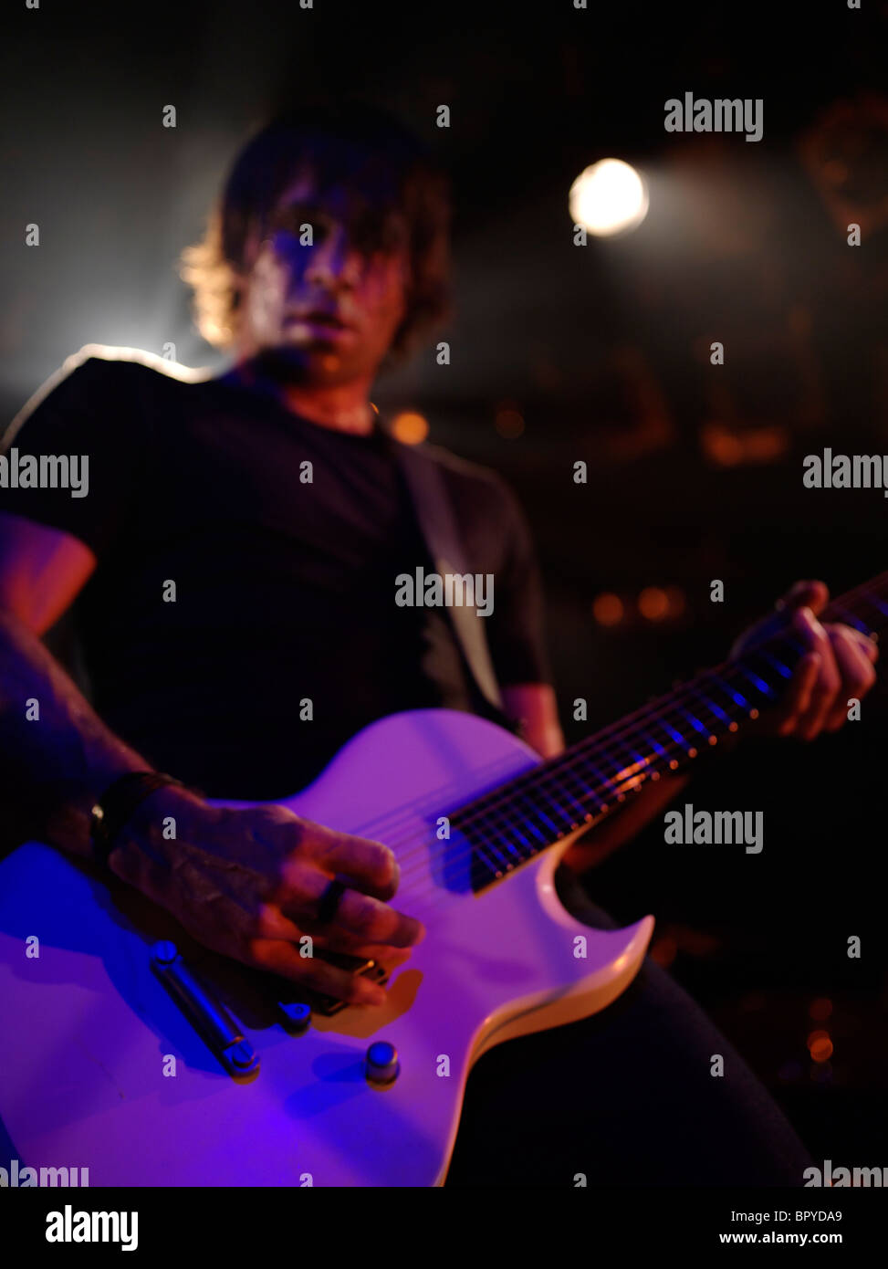 E-Gitarrist auf der Bühne Stockfoto