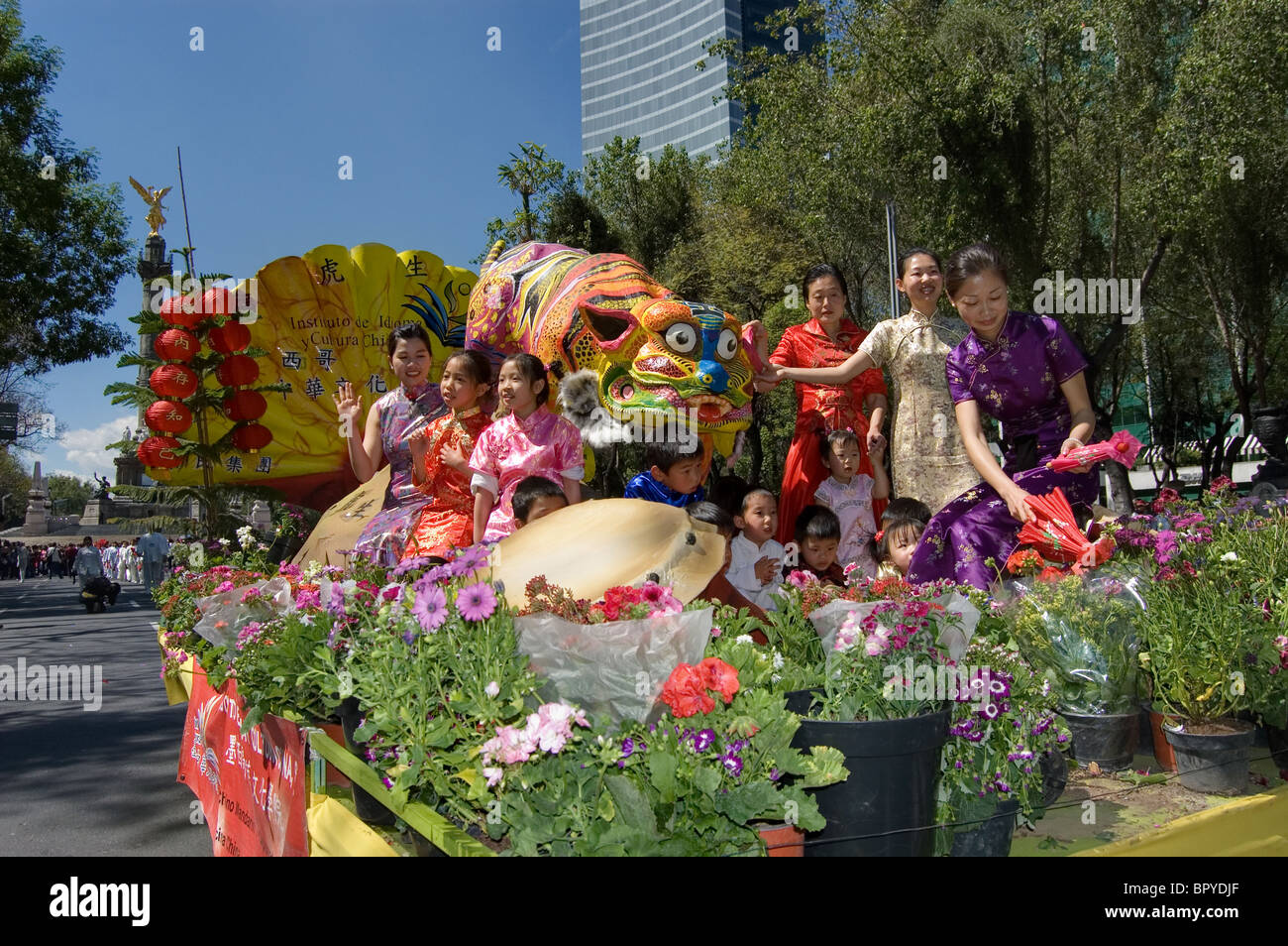 Chinesischer Schwimmer in eine neue diesjährige parade Stockfoto