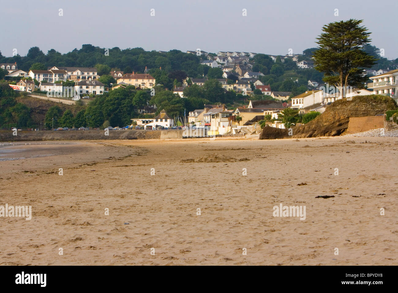 Strand und Meer-Häuser und Wohnungen im Saundersfoot Pembrokeshire Wales Stockfoto