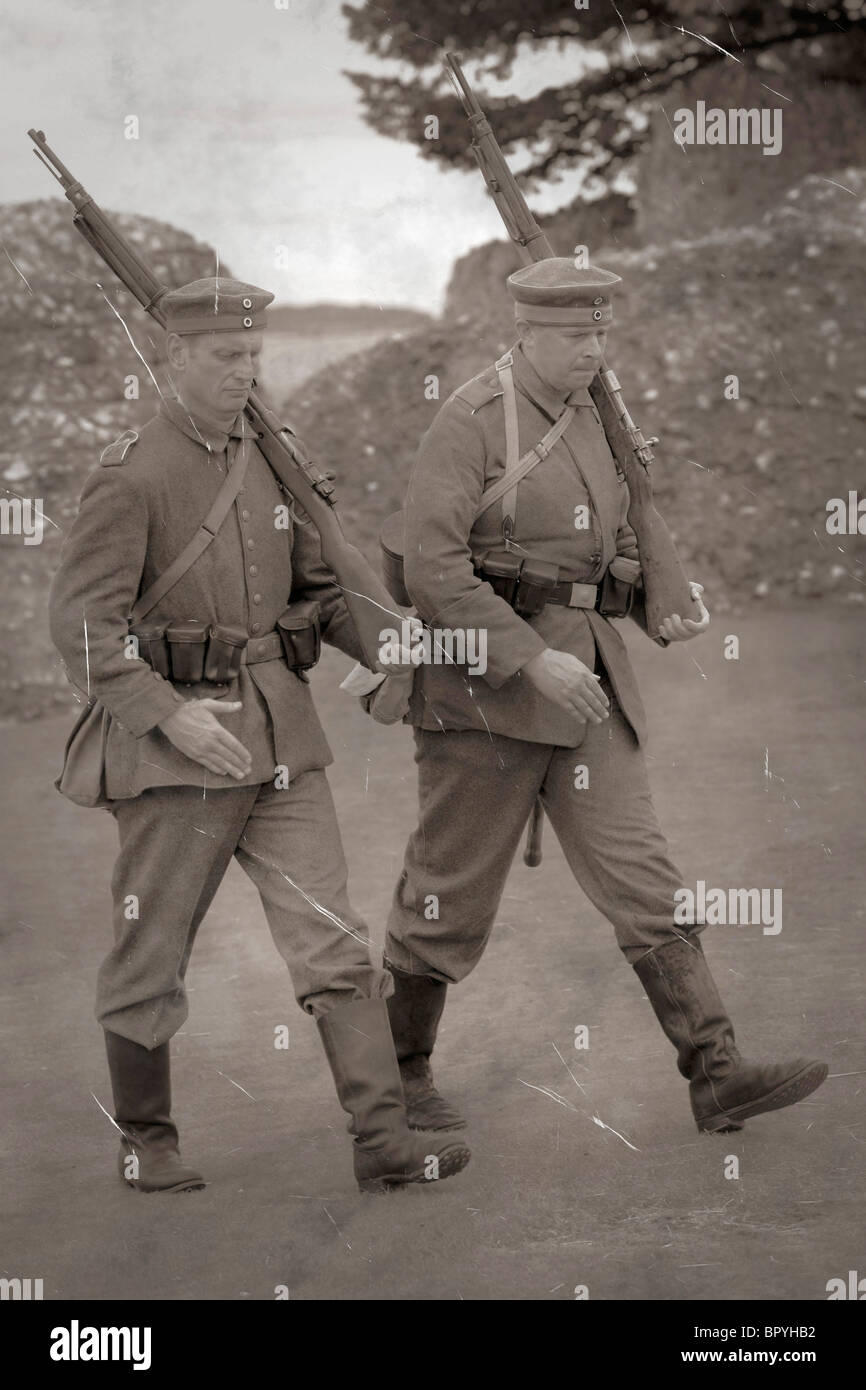 WW1 Bundeswehrsoldaten üben ihre Bohrer beim Trainingslager im Jahre 1917 Stockfoto