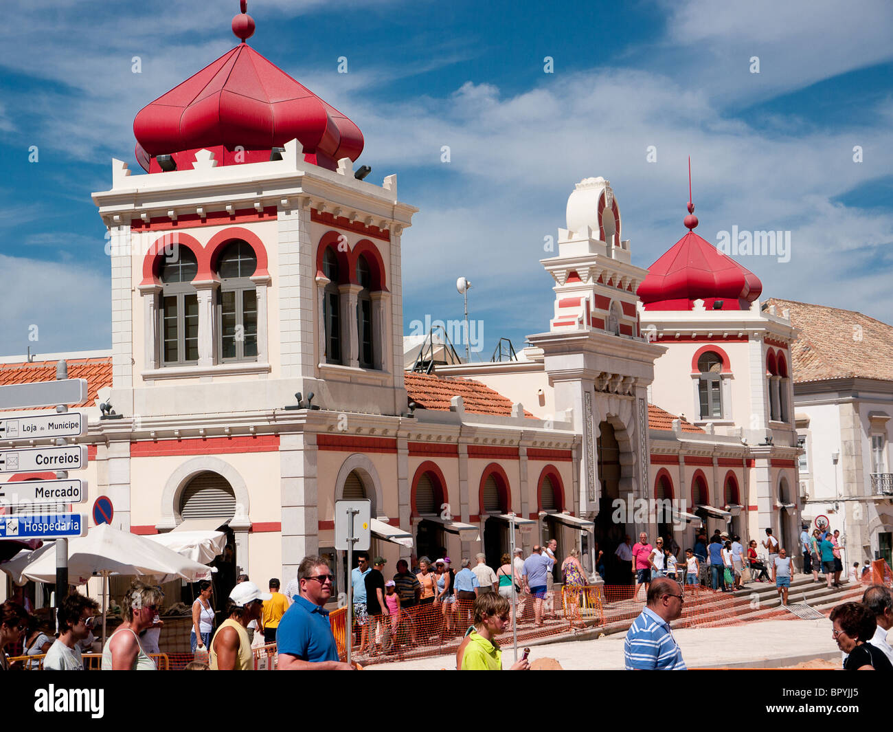 Innen- und Straße Markt in Loulé, Algarve, Portugal Stockfoto