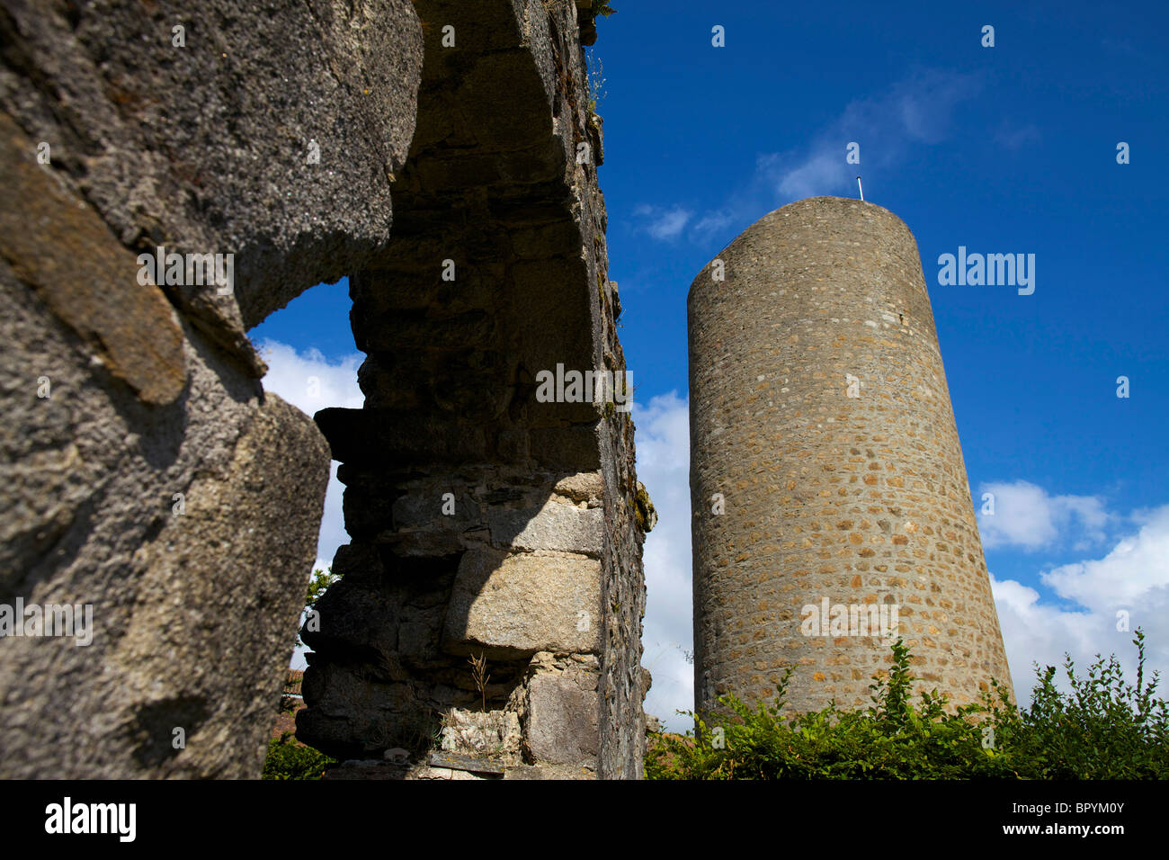 Ruinen des Schlosses in Chalus in der Nähe von Limoges in Frankreich, wo Richard Löwenherz tödlich von einem Pfeil, während einer Belagerung verwundet wurde Stockfoto