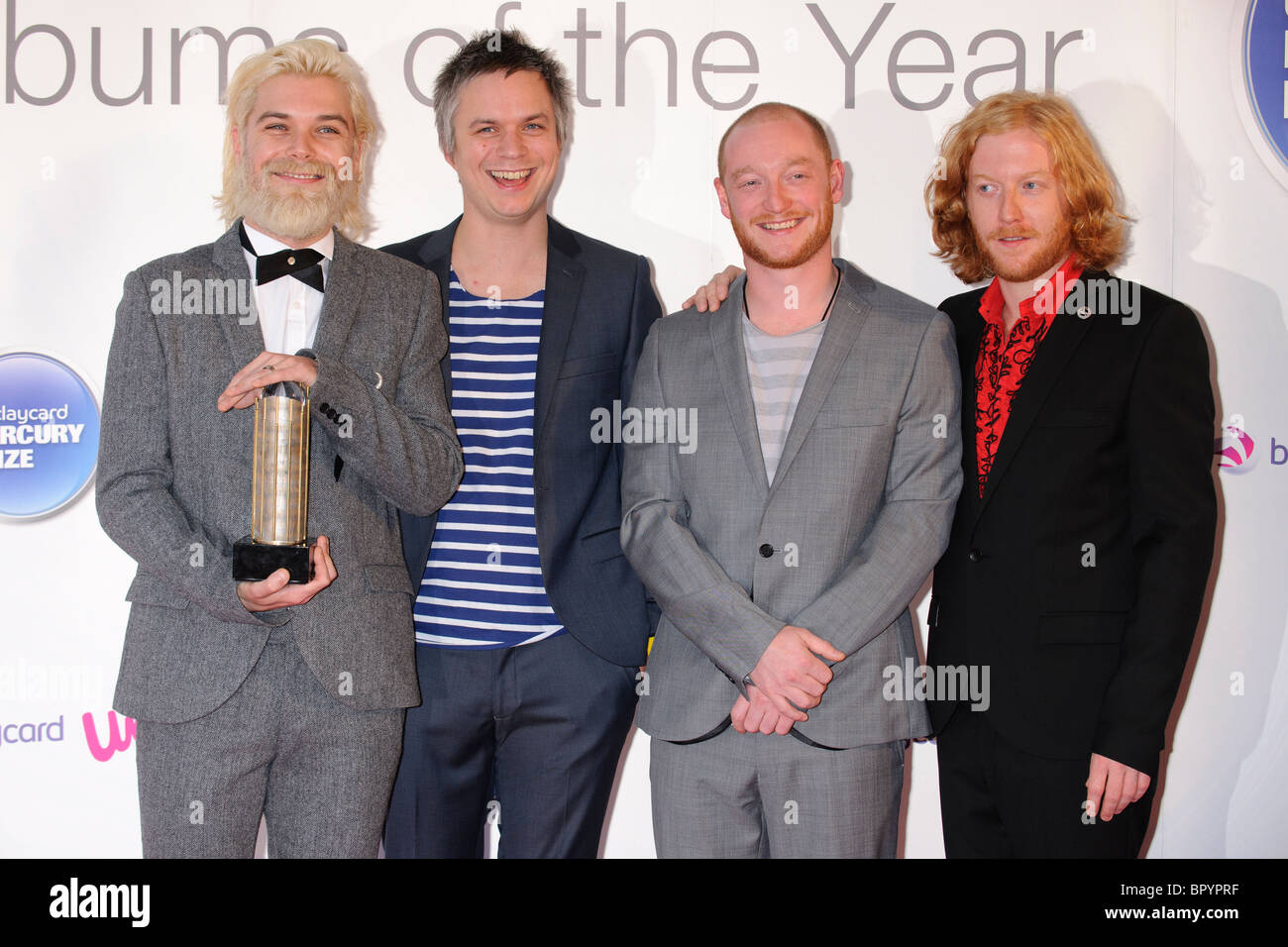 Simon Neil, Ben Johnston und James Johnston von Biffy Clyro bei den "Barclaycard Mercury Music Prize Awards 2010". Stockfoto