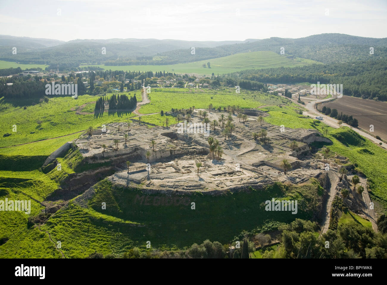 Luftaufnahme des Standortes Archäologie des Hügels Megidoin die Jezreel Senke Stockfoto