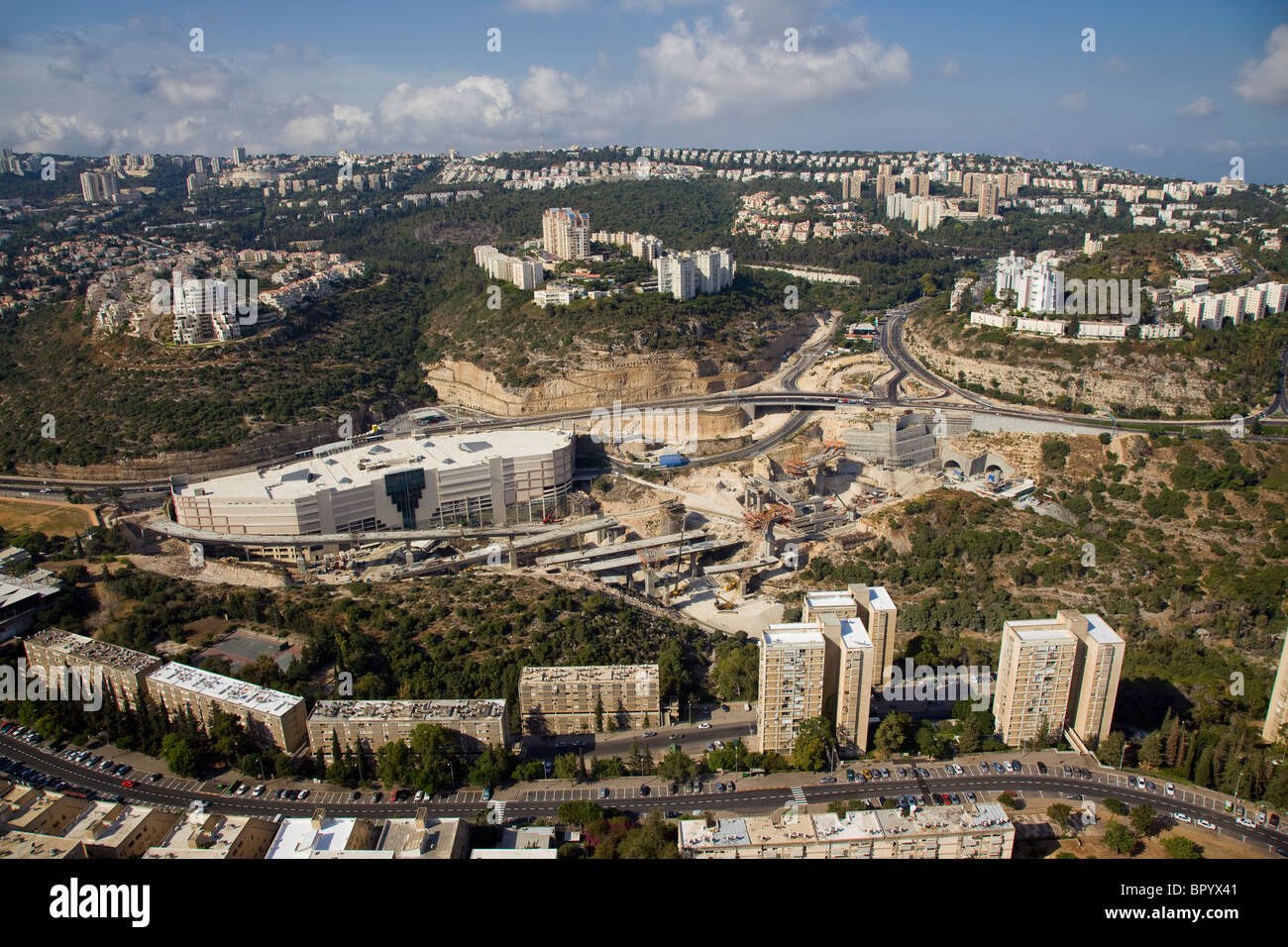 Luftaufnahme des Rupin Portals der Carmel Tunnel in Haifa Stockfoto