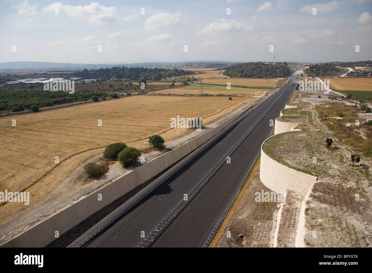 Luftbild der Autobahn Nummer 6 Höhenarbeiten Menashe Stockfoto