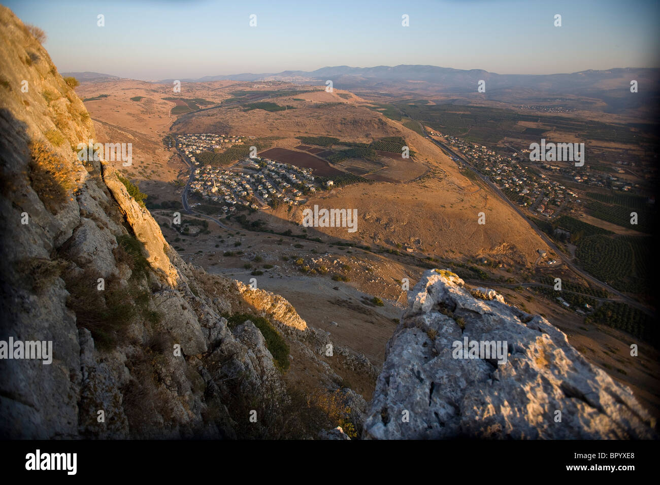 Foto der Landschaft vom Gipfel des Mount Arbel in Galiläa Stockfoto