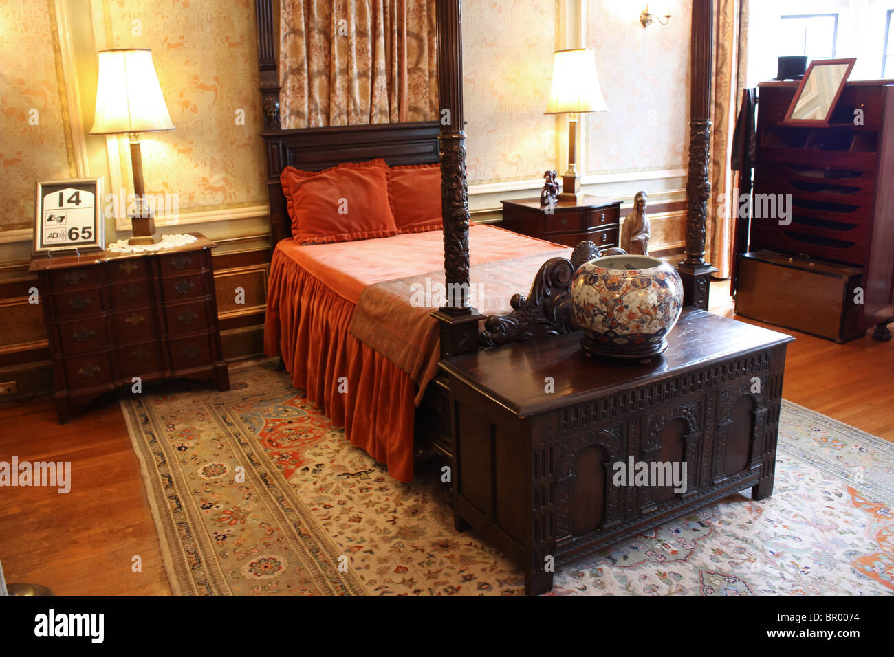 Vintage rote Bett Schlafzimmer Möbel Casa loma Stockfoto