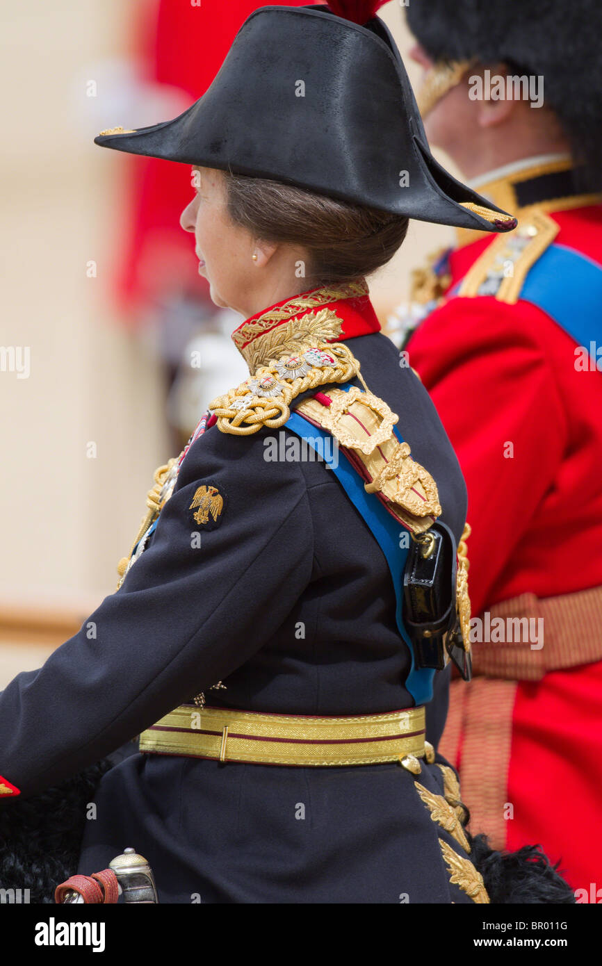 Der Herzog von Kent (und die Princess Royal) auf dem Pferderücken. "Trooping die Farbe" 2010 Stockfoto