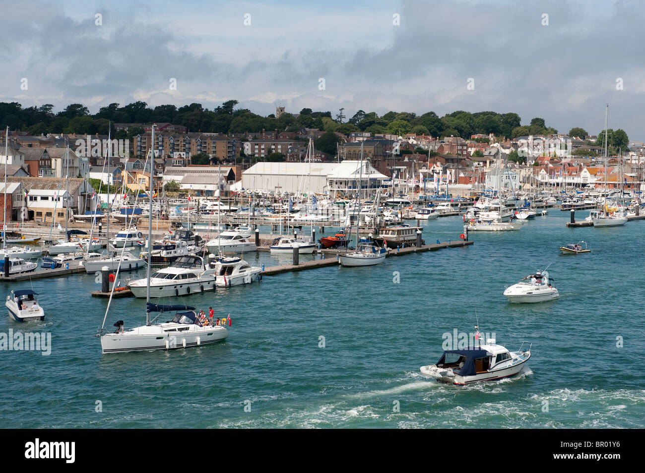 Boote und das Meer in Cowes auf der Isle Of Wight, England Stockfoto
