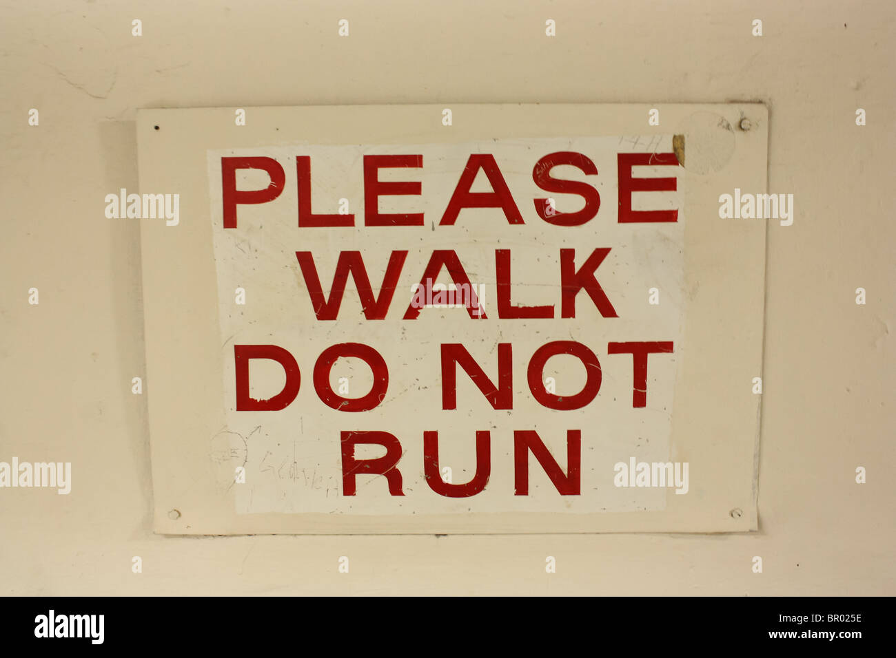 Bitte zu Fuß nicht laufen Zeichen Stockfoto