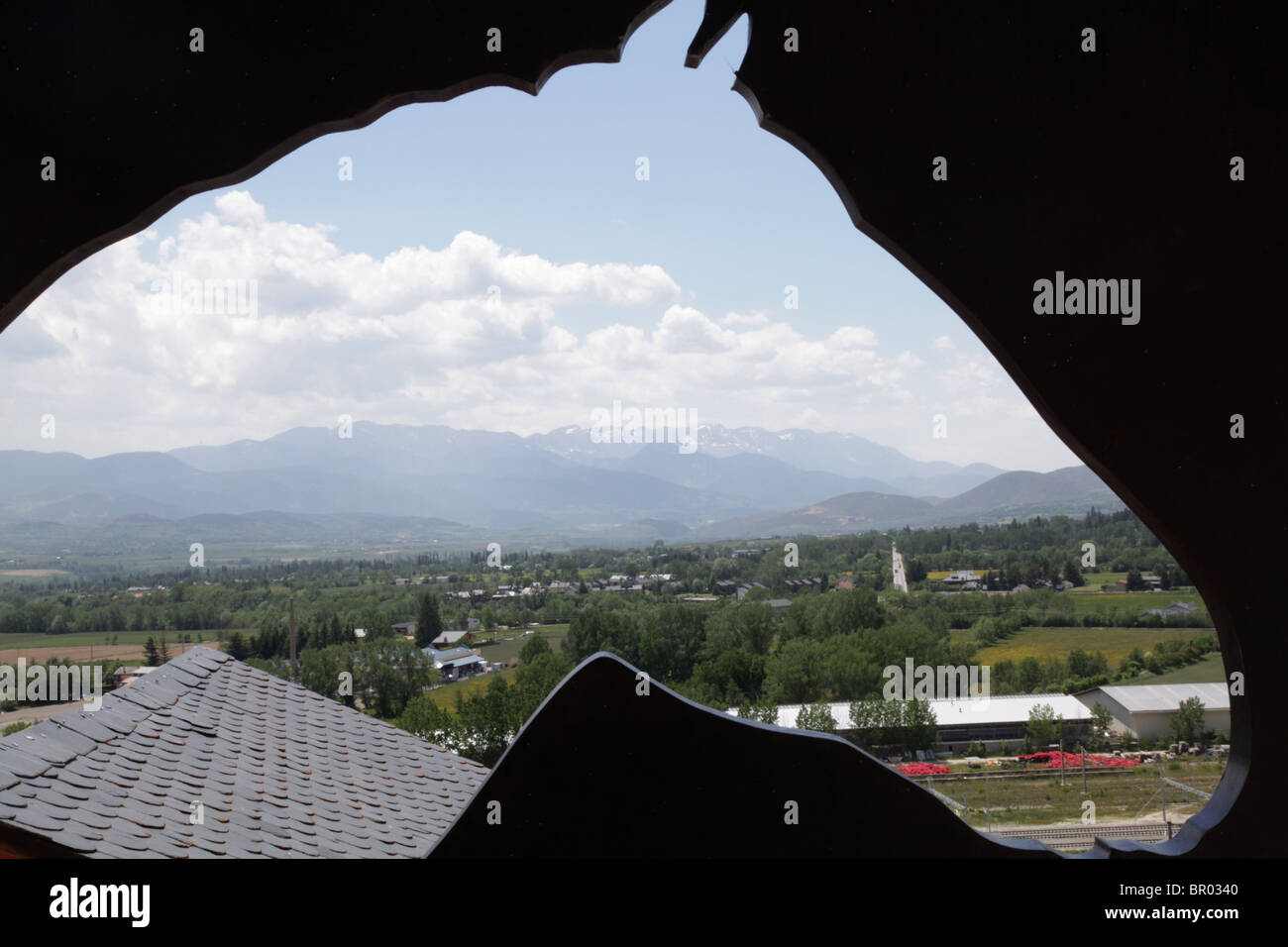 Serra Del Cadi Bergkette, von einer Pferdeform aus gesehen, in der Grenzstadt Puigcerdà Spanien Stockfoto