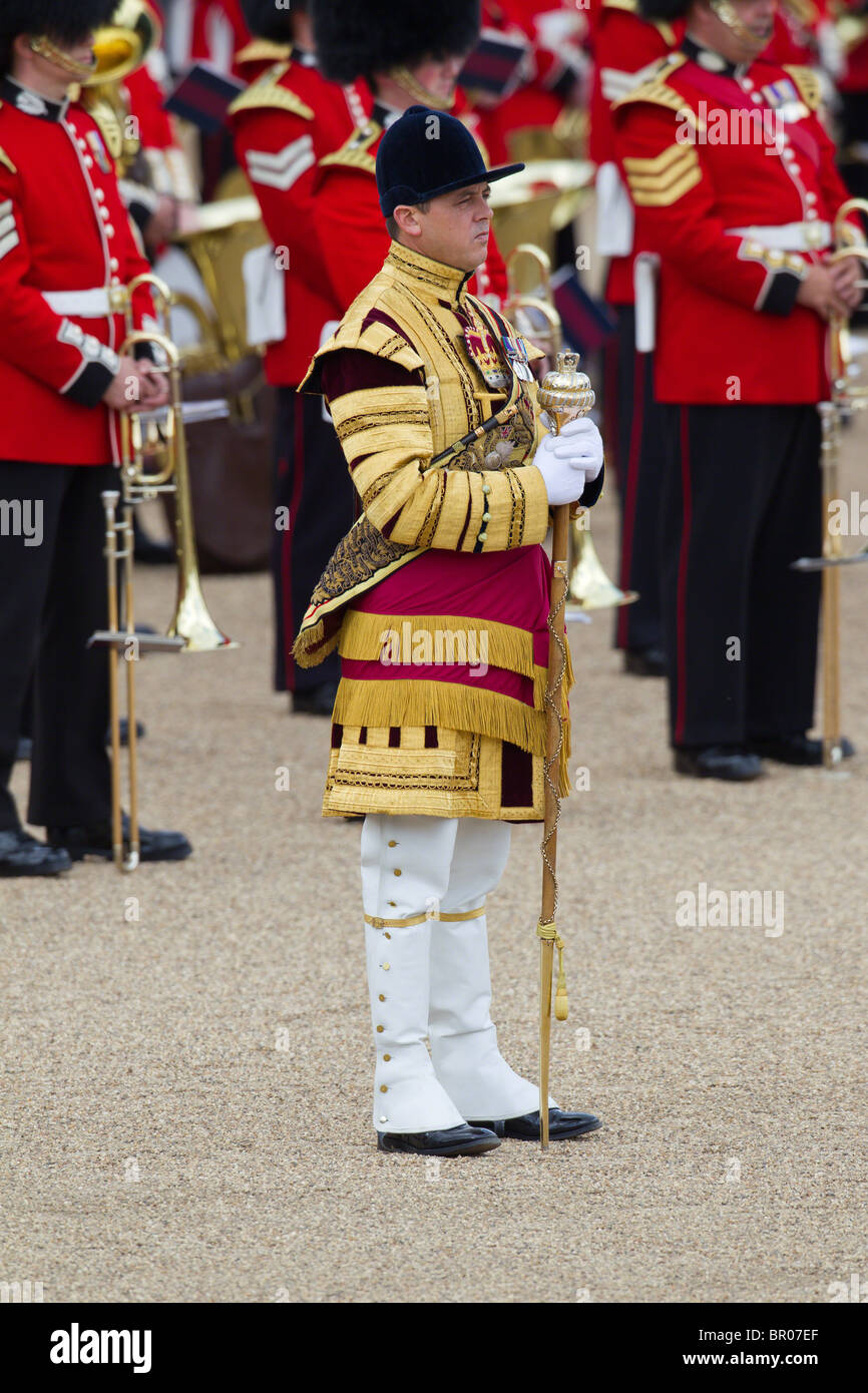 Tambourmajor der Grenadier Guards, und die Band von der Scots Guards, bei "Trooping die Farbe" 2010 Stockfoto