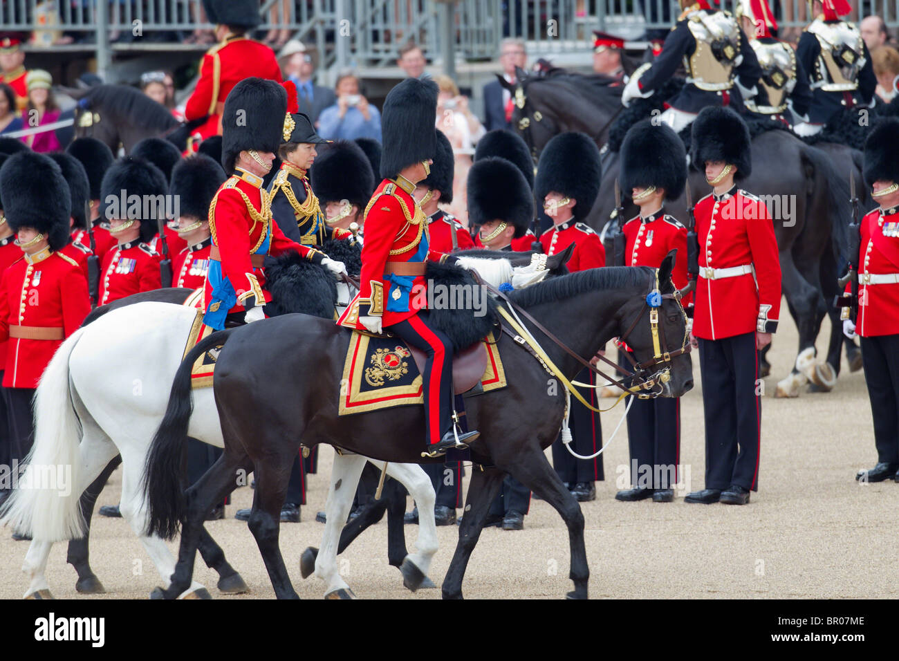 Die Royal Colonels Inspektion der Linie. "Trooping die Farbe" 2010 Stockfoto