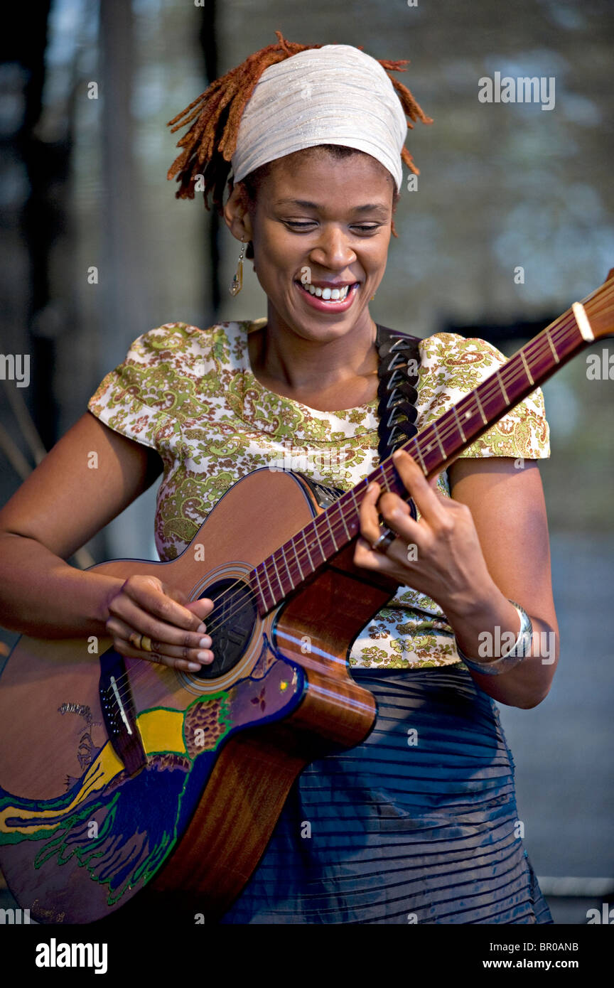 Jazz-Sängerin Carmen Souza erklingt in Tunbridge Wells Mela Stockfoto