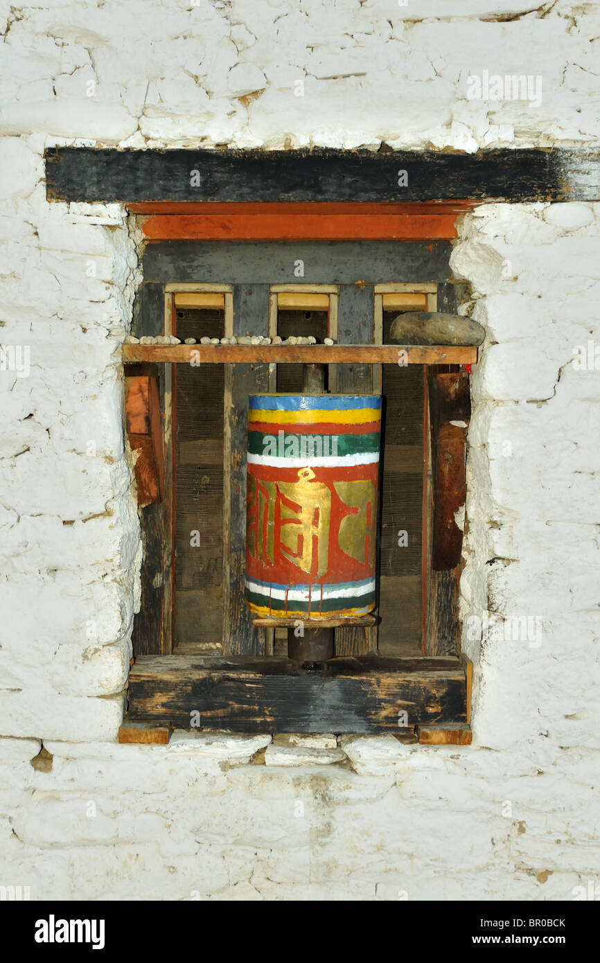 Jambay Lhakhang Tempel Gebetsmühle, Bumthang, Bhutan. Stockfoto