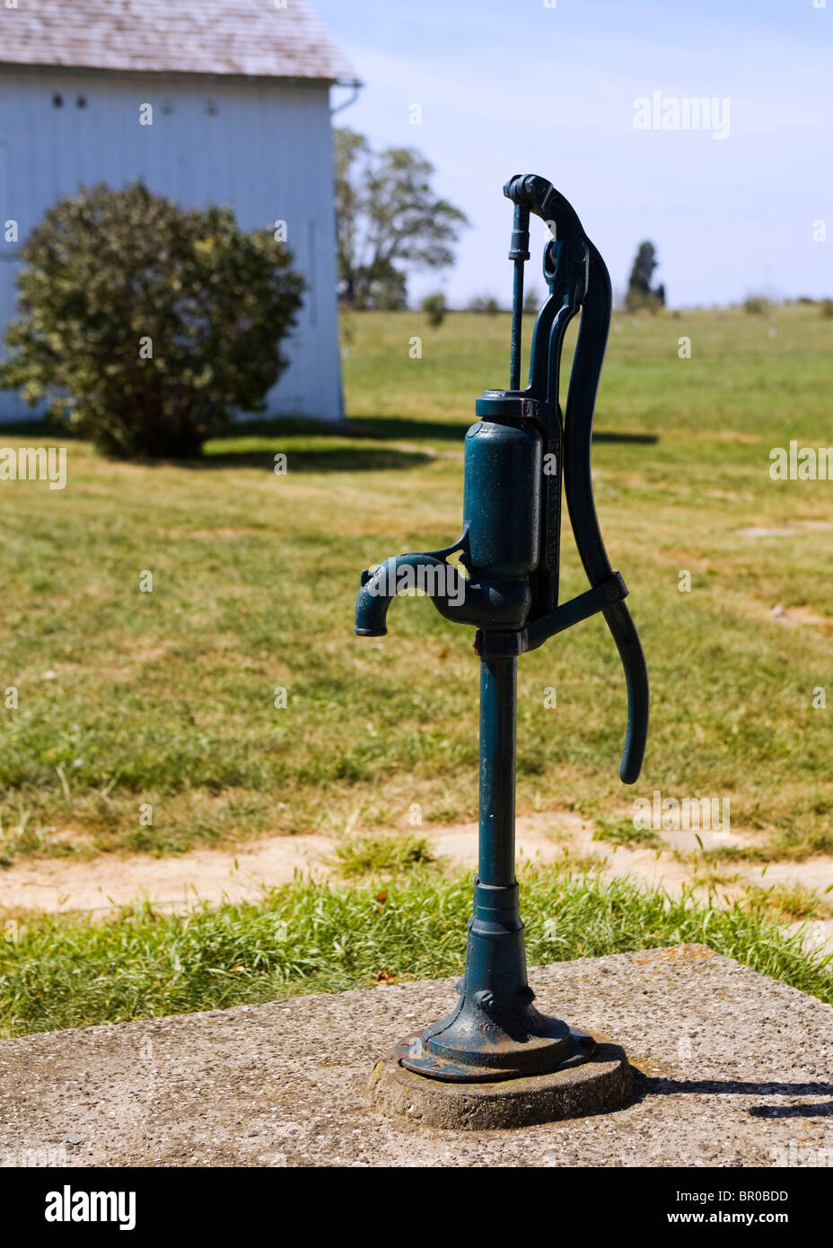 Alten hin-und hergehenden Wasserpumpe Stockfoto