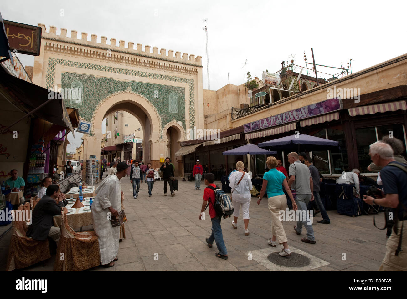 Bab Boujloud, das blaue Tor, Fes, Marokko Rückseite anzeigen Grün zellij Fliesen Stockfoto