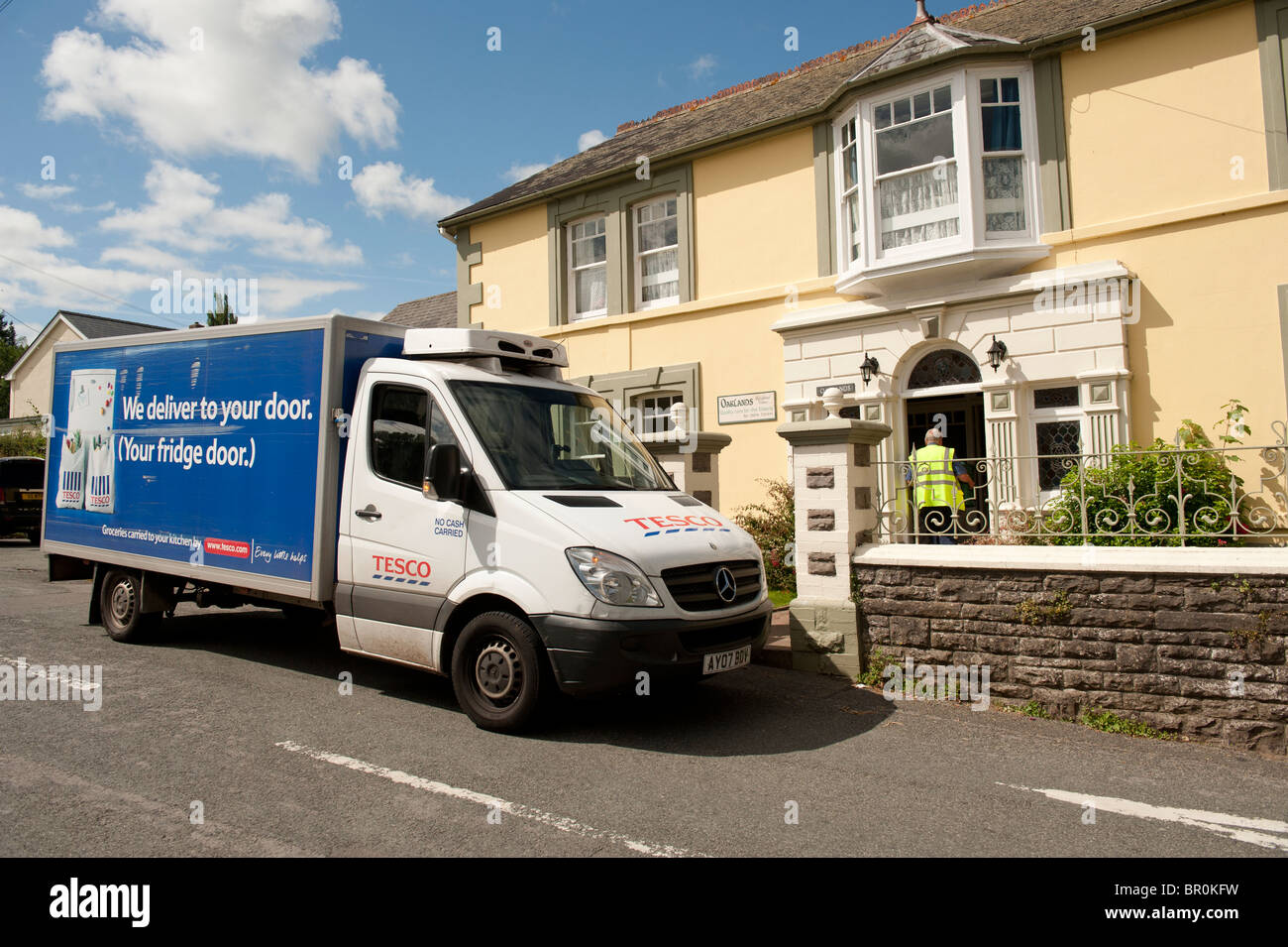 Tesco LKW nach Hause Lebensmittel-Lieferservice in House, Powys, Wales UK Stockfoto
