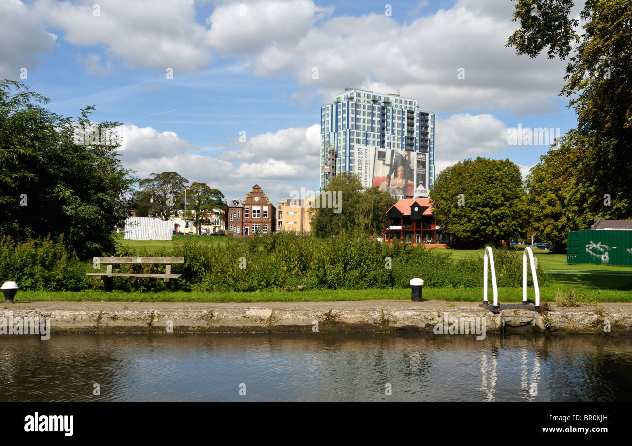 Hemel Hempstead durch den Grand Union Canal, Hertfordshire, UK. Stockfoto