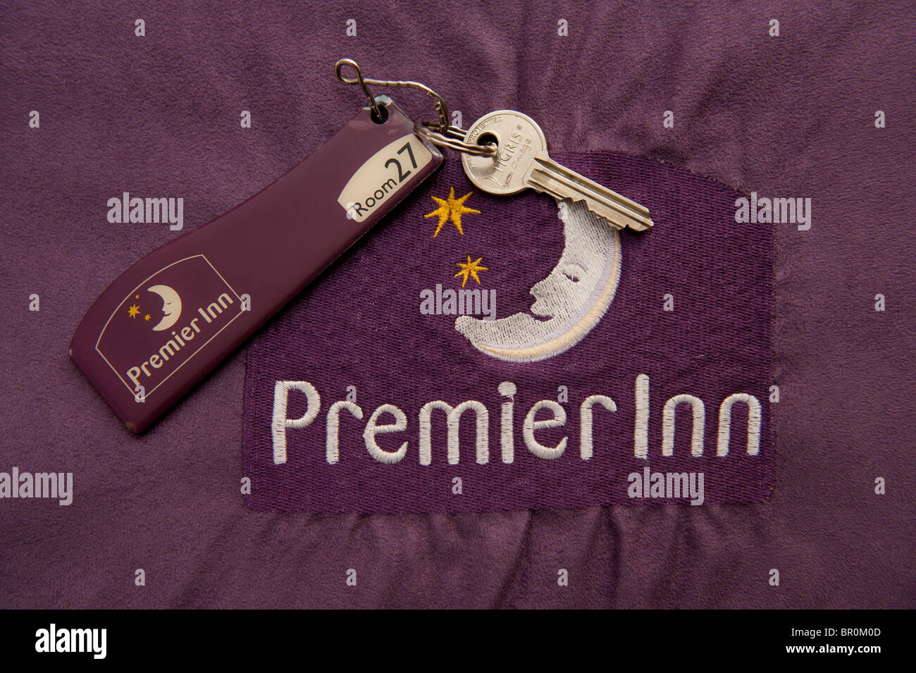 Schlafzimmer in einem Premier Inn Hotel Rabatt, UK Stockfoto