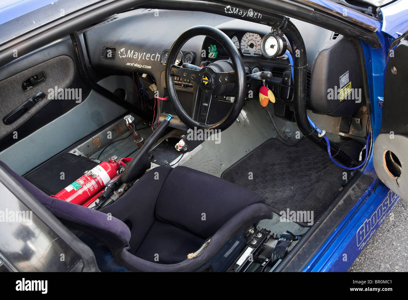 Cockpit mit Lenkrad eines Rennwagens drift Stockfotografie - Alamy