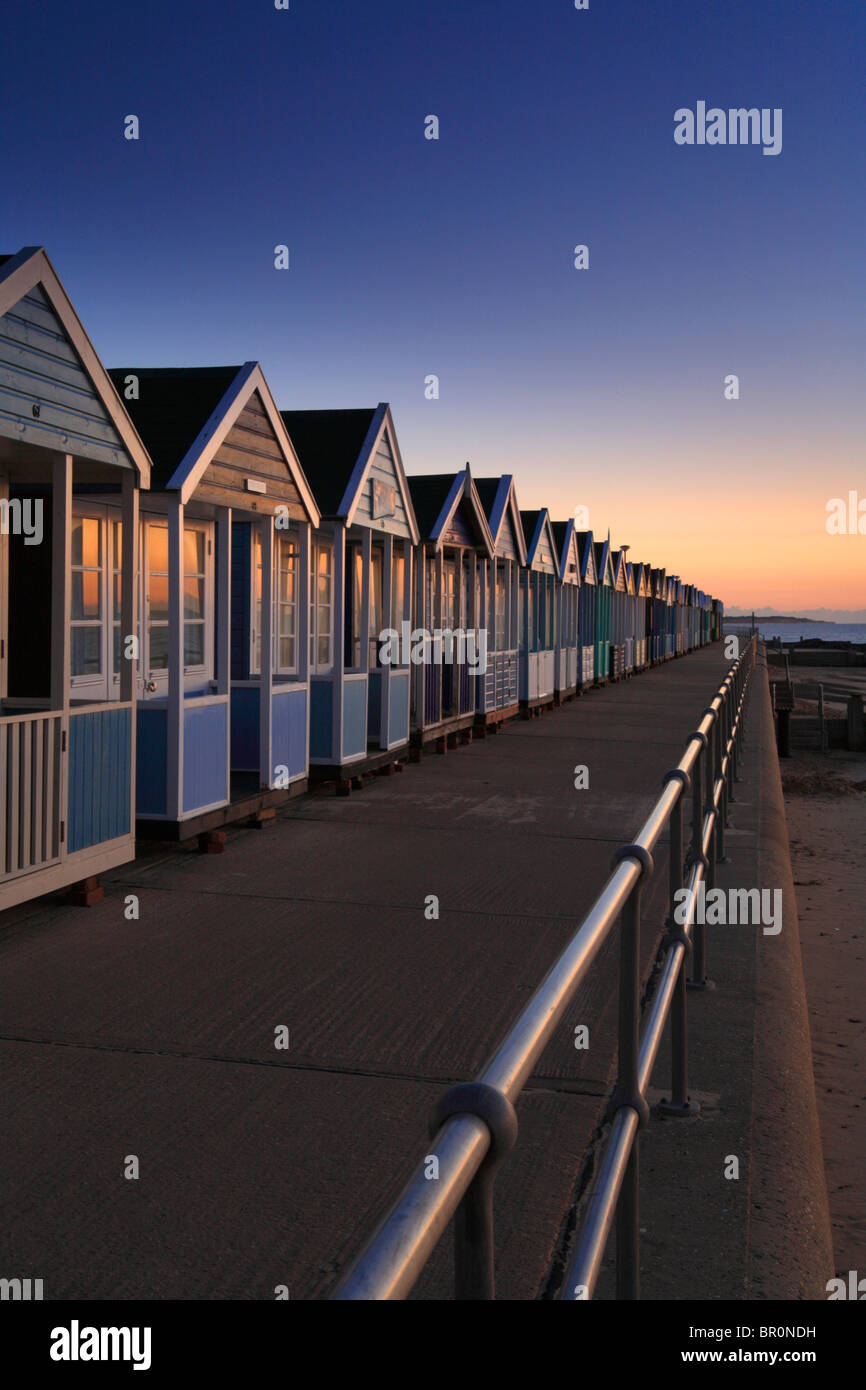 Strandhütten, Southwold North Beach, Suffolk, East Anglia, Morgendämmerung, Sonnenaufgang Stockfoto