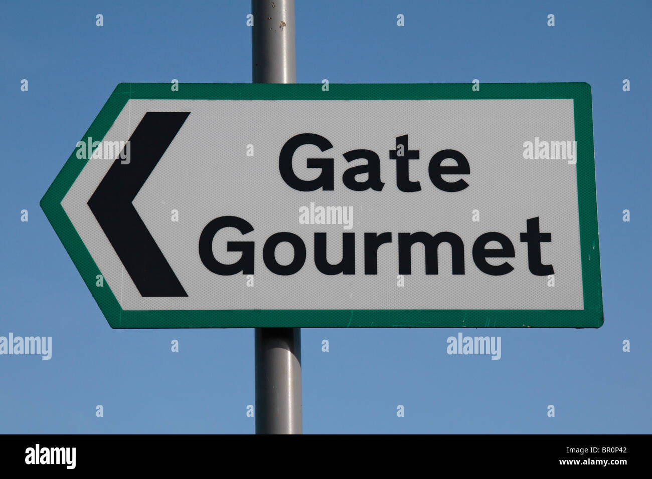 Ein Straßenschild auf eine Gate Gourmet (Airline-Caterer) Pflanze, in der Nähe von Heathrow Airport, London, UK. Stockfoto