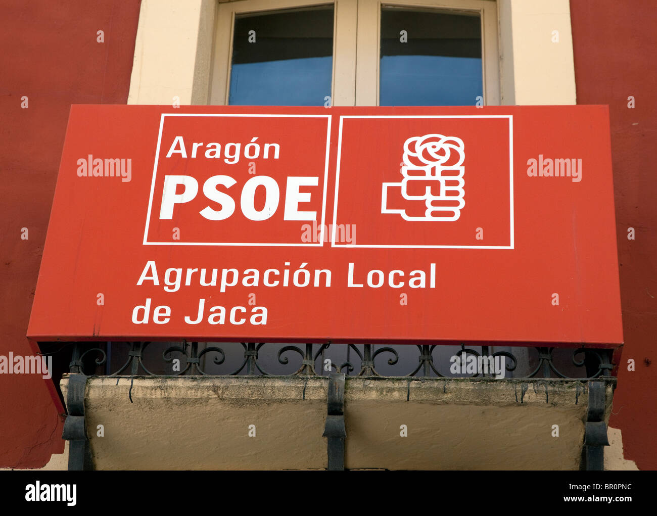 Melden Sie für spanischen PSOE sozialistische Partei (Partido Socialista Obrero Español) in Jaca, Aragon, Spanien Stockfoto