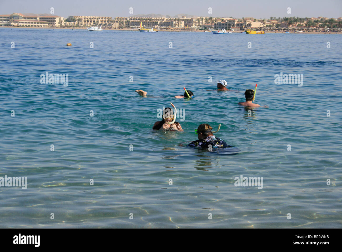 Touristen, die Schnorcheln in Makadi Bay, Ägypten Stockfoto