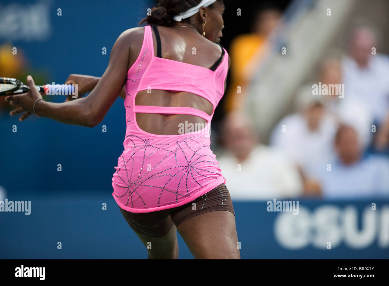 Venus Williams (USA) im Wettbewerb bei der 2010 US Open Tennis trägt ein Kleid hier eigene Schöpfung. Stockfoto