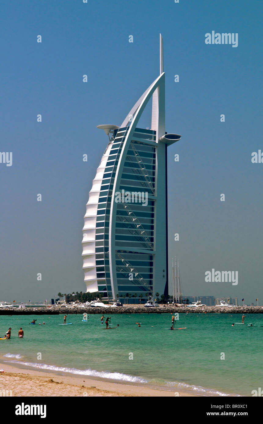 Jumeira Beach und Burj al Arab Hotel Dubai VAE Stockfoto