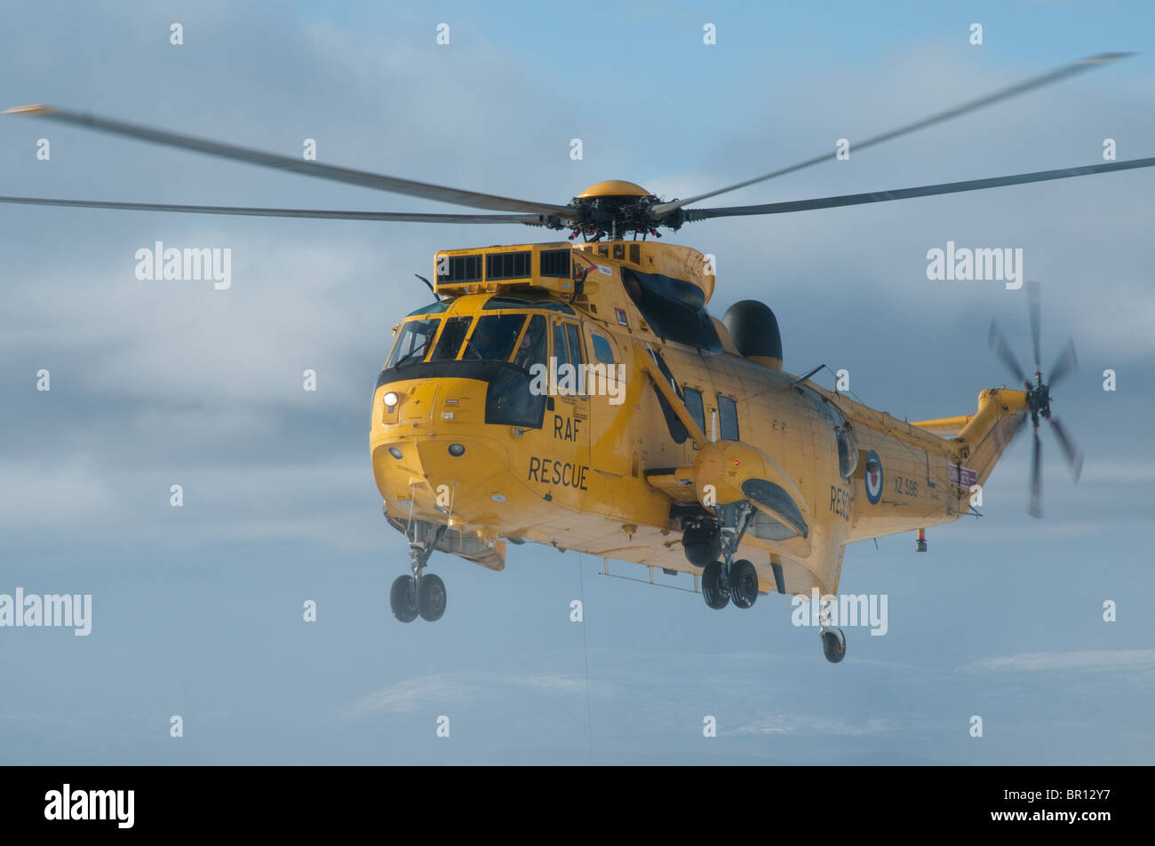 Sea King Hubschrauber-Rettung der Kletterer durch RAF Bergrettung in Coire ein Lochain, nördlichen Hochgebirgsflora, Cairngorm National Park Stockfoto