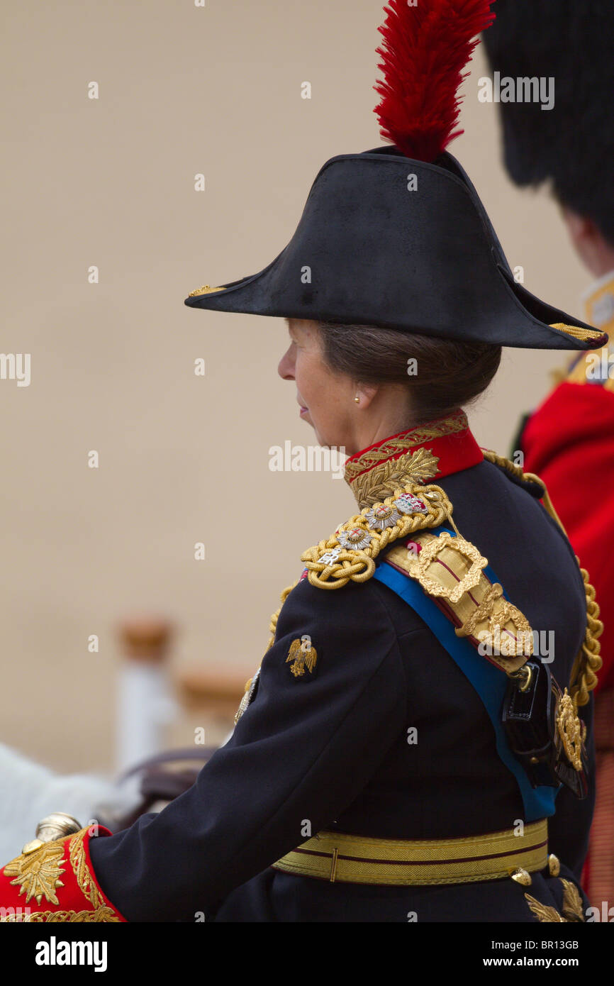 Der Herzog von Kent (und die Princess Royal) auf dem Pferderücken. "Trooping die Farbe" 2010 Stockfoto