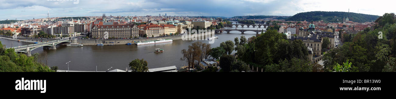 Prager Panorama Brücken Stadt über die Moldau von Letna Park aus gesehen Stockfoto