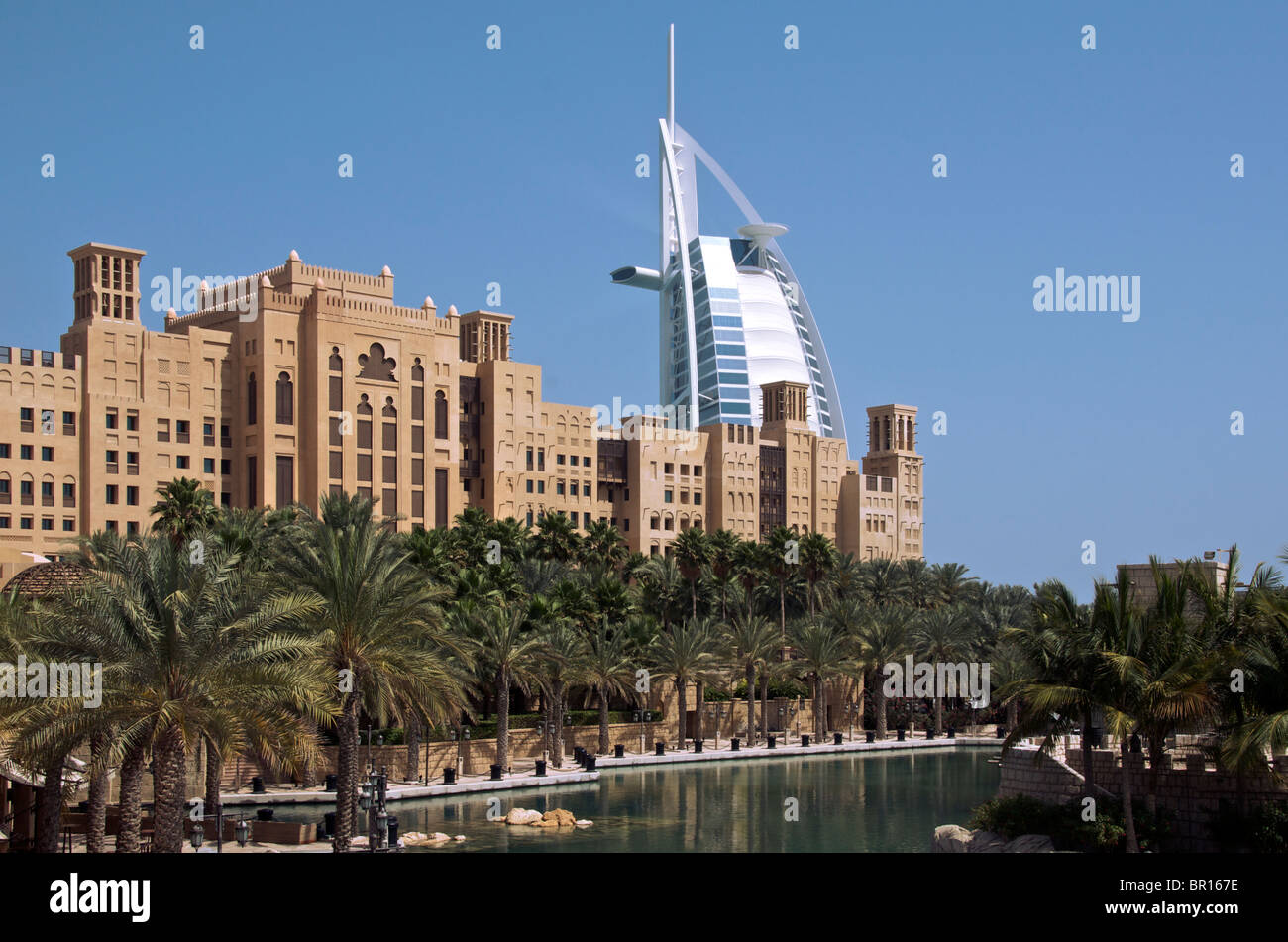 Madinat Jumeira und Burj al Arab Hotel Dubai VAE Stockfoto