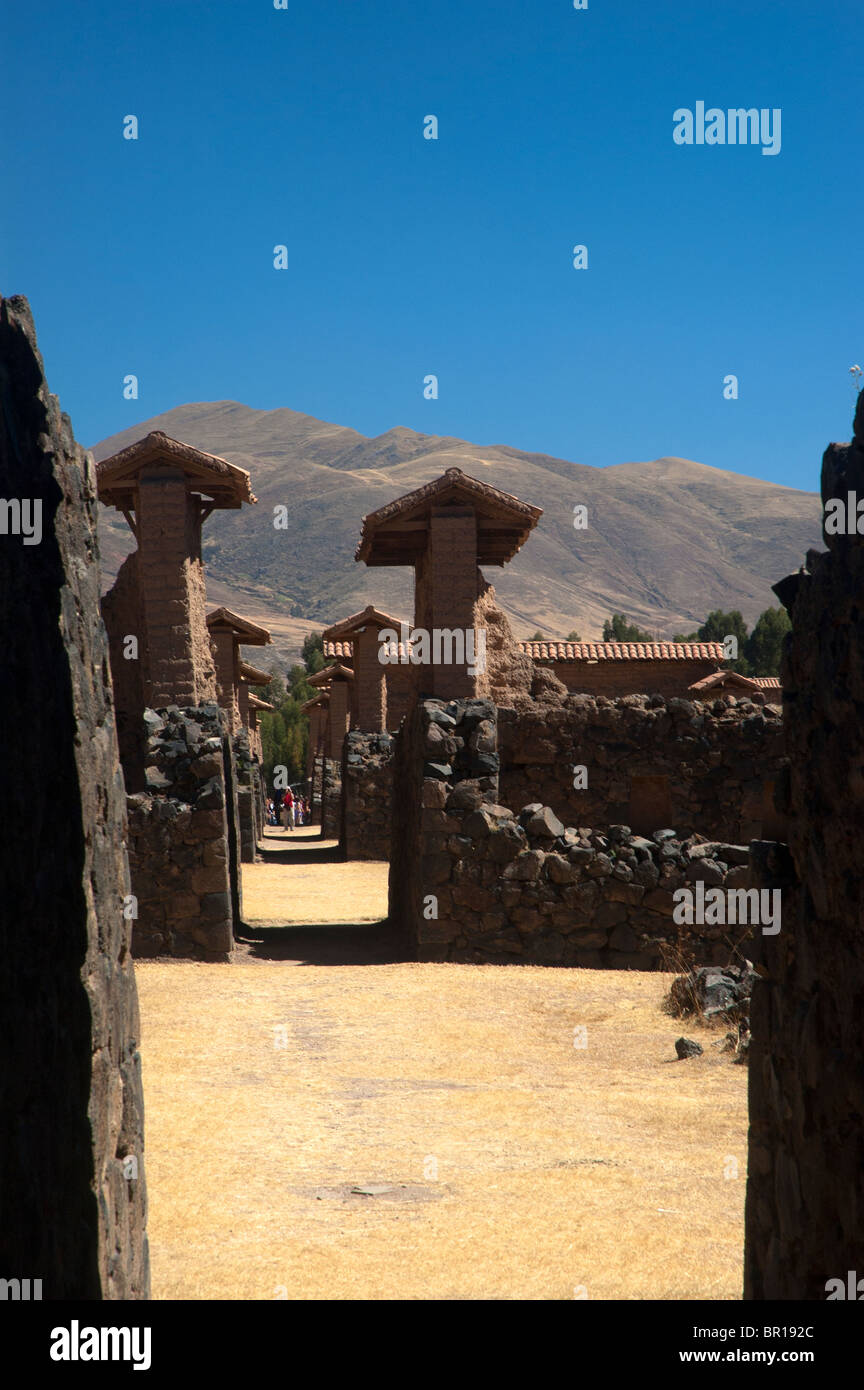 Inka Ruinen an der alten Tempel Viracocha, Raqchi, auf der Straße zwischen Cusco und Puno, Peru. Stockfoto