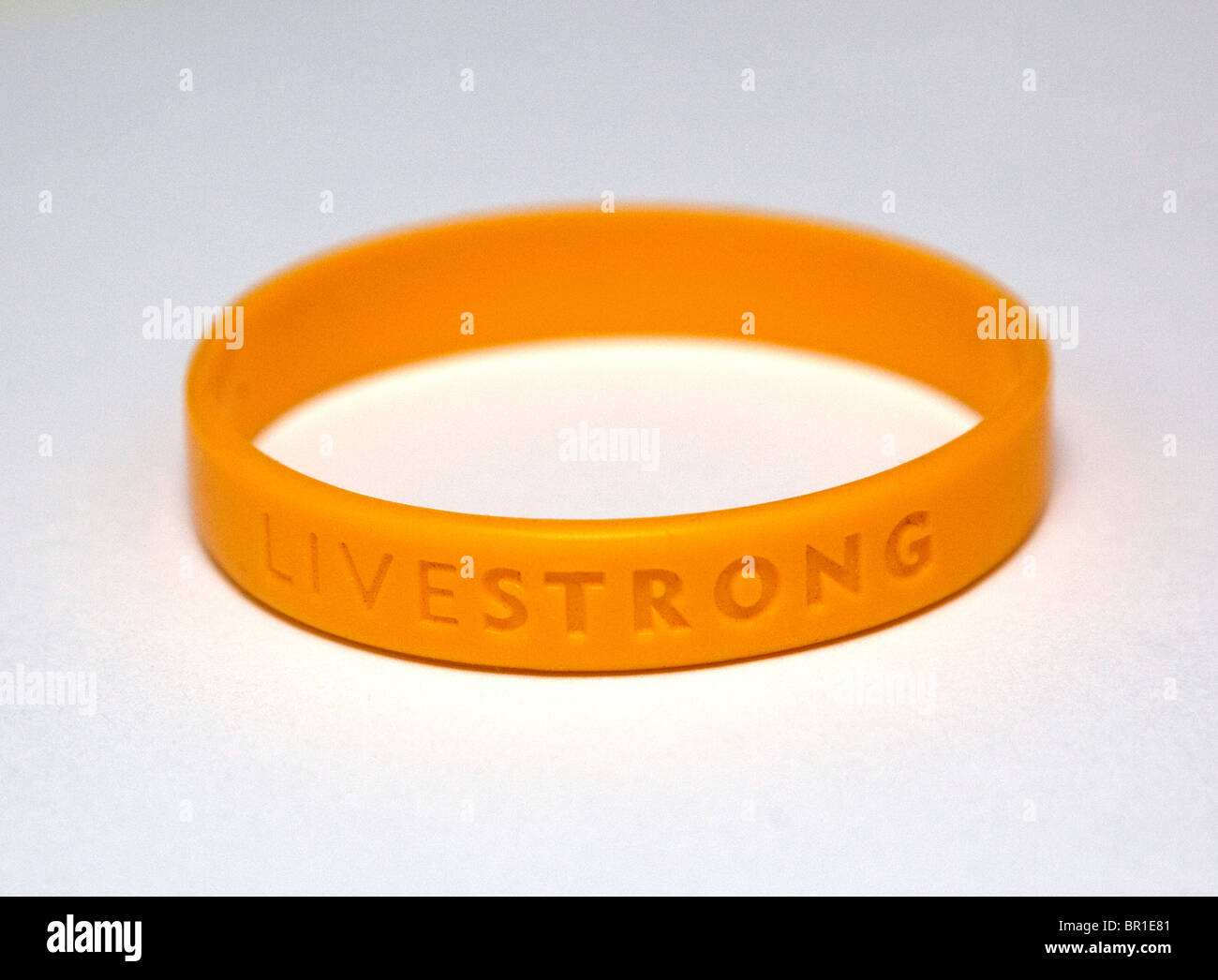 Lance Armstrong Foundation Cancer Charity Armband Stockfoto