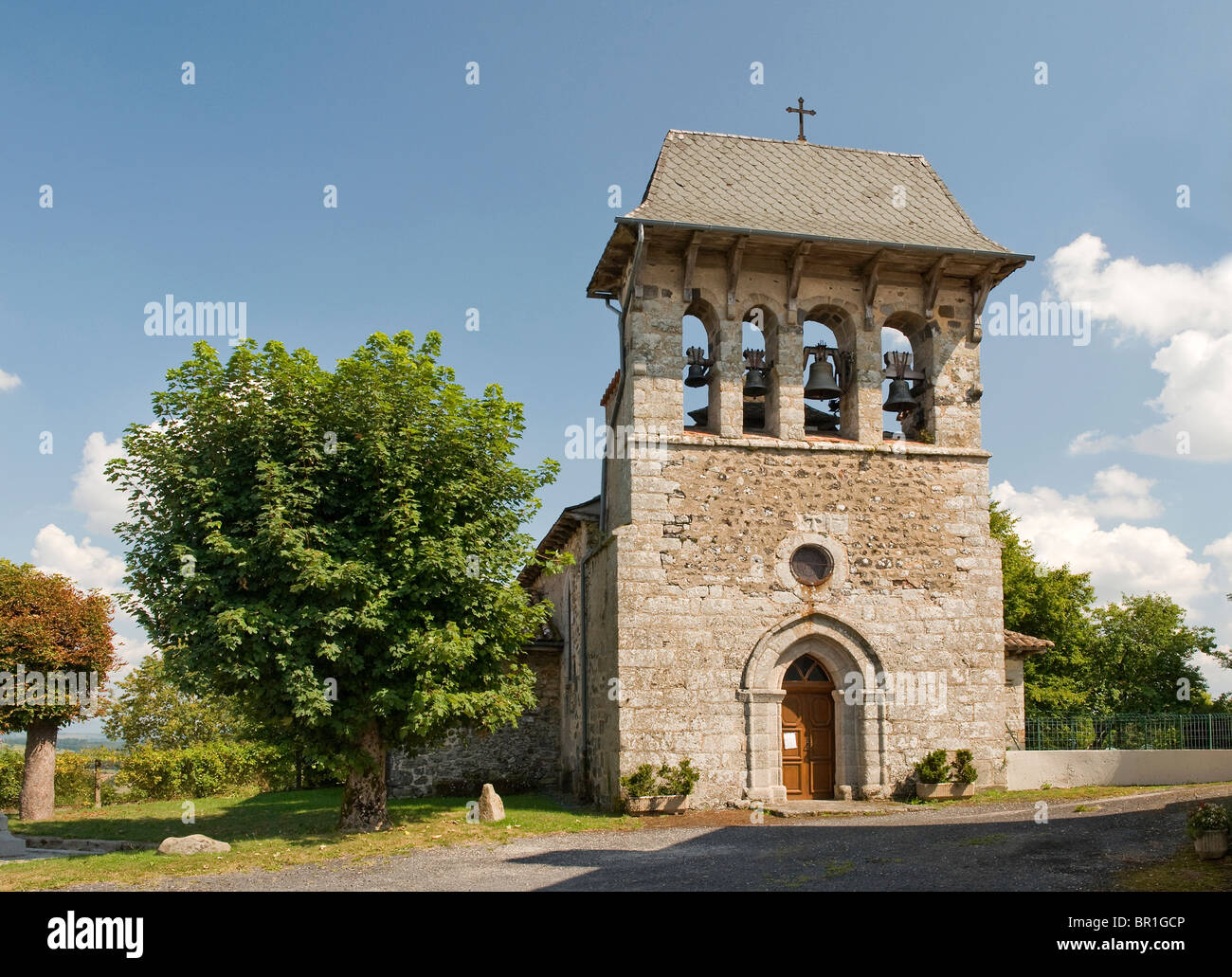 Alte Kirche im Nieudan Dorf in Zentral-Frankreich Stockfoto
