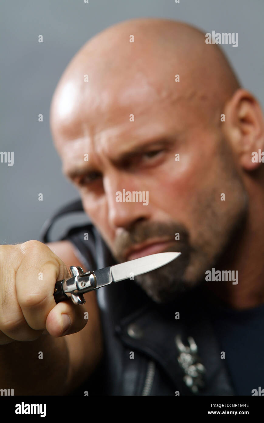 Ein Mann mit einem Messer Stockfoto