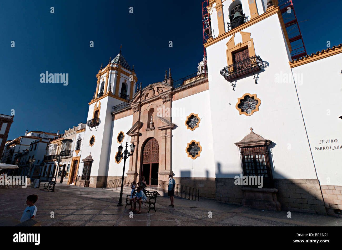 Ansichten von Ronda Spanien Heimat der historischen Stierkampfarena und auf einem hohen Grundstück gebaut Masse Stockfoto