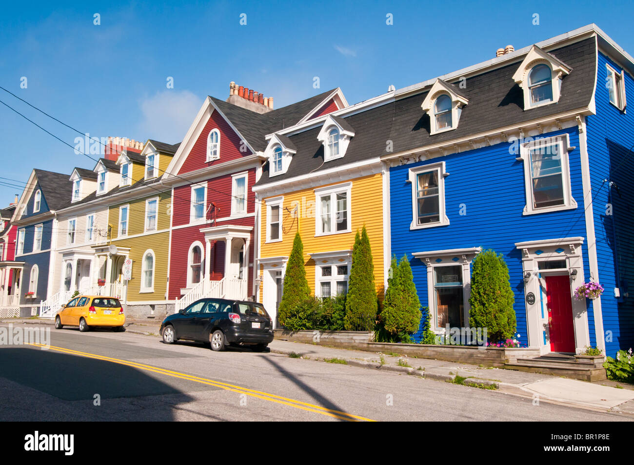 Bunte Jelly Bean Reihenhäuser, Gower Street, St. John's, Neufundland, Kanada Stockfoto