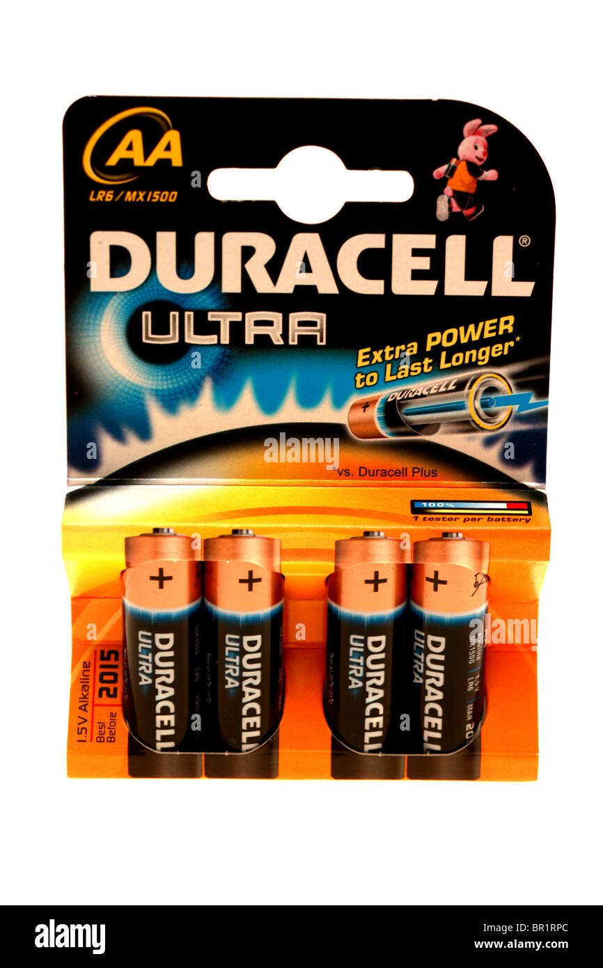 Packung mit vier Batterien der Größe AA Duracell Ultra Power Batterien mit Branding gegen einen weißen Hintergrund mit einem Clipping und keine Menschen isoliert Stockfoto
